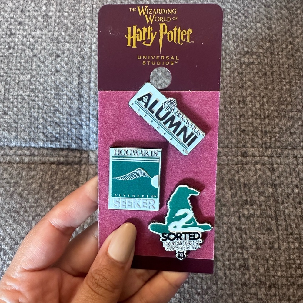 Harry Potter Hogwarts Pin Set